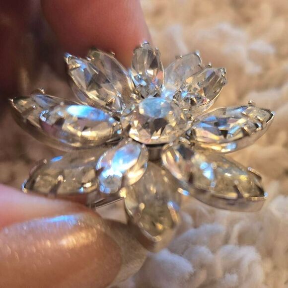 Vintage Rhinestone Flower Burst Brooch Pin - Picture 5 of 7